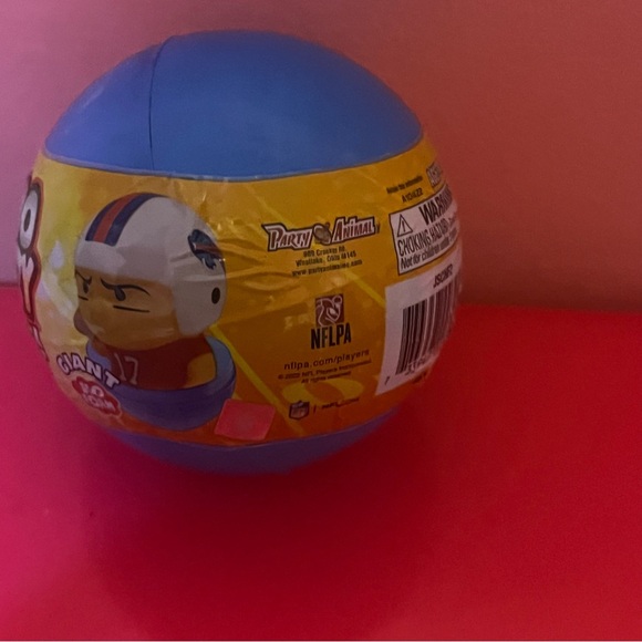 1 NFL Football Jumbo Squeezy Surprise Jumbo Giant Slow Foam Figure Series 2 NEW - Picture 2 of 3